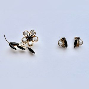 Vintage Black White Flower Rhinestone Brooch Pin Clip On Set